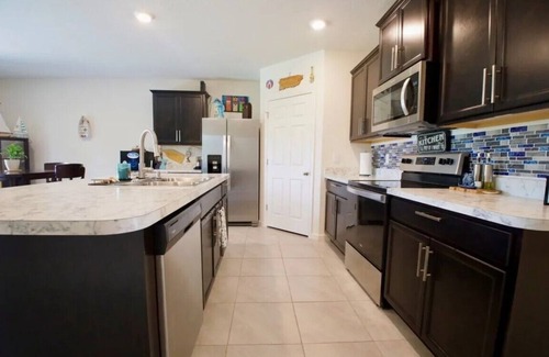 Sebastian Highlands House | Mermaids Cove - Spacious retreat in Sebastian beach town.