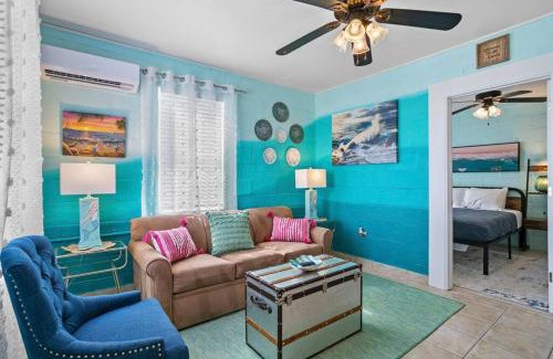 Tampa House | Mermaids Grotto WATERFRONT 1BR Apt with Bay View