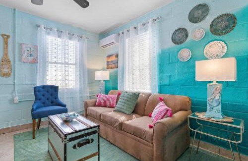 Tampa House | Mermaids Grotto WATERFRONT 1BR Apt with Bay View