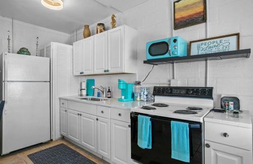 Tampa House | Mermaids Grotto WATERFRONT 1BR Apt with Bay View