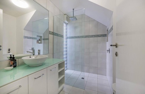 Warrnambool Apartment | Merri Seaview - seaside accommodation near the CBD