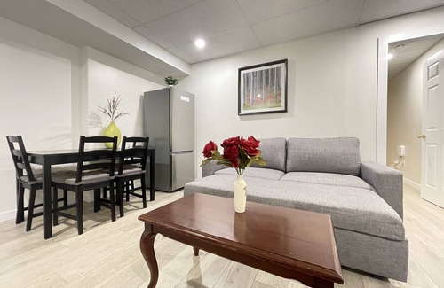 Merritt House | Merritt Crown Hill - 1 bedroom w/AC Suite 100