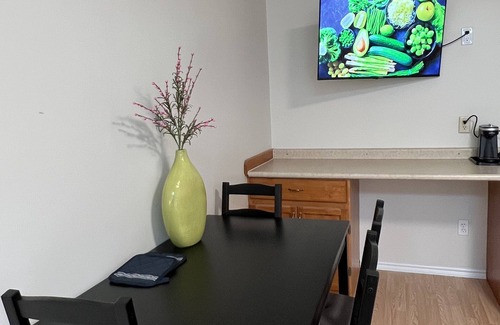 Merritt House | Merritt Crown Hill - 1 bedroom w/AC Suite 200