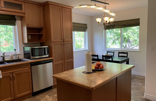 Merritt House | Merritt Crown Hill - 3 bedrooms w/AC