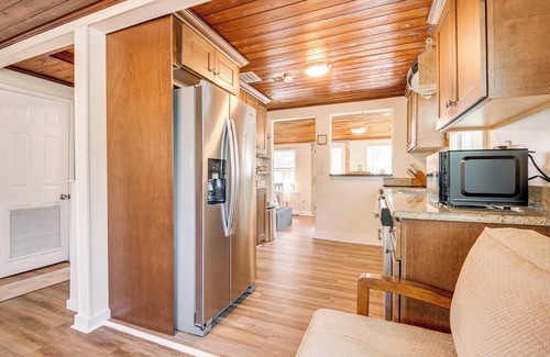 Merritt Island Cottage | Merritt Island Home w/Deck & River View!