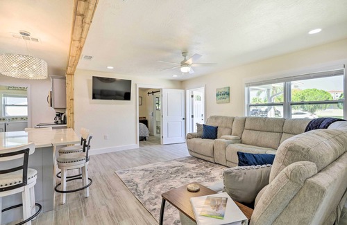 Hampton Homes Cottage | Merritt Island Home w/Spa - 8 Mi to Cocoa Beach!