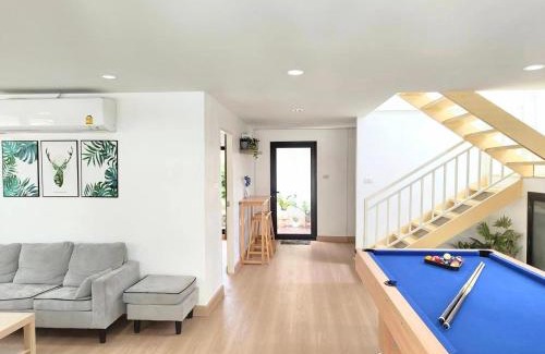 Saen Suk House | Merry house บ้านพักริมหาดบางแสน