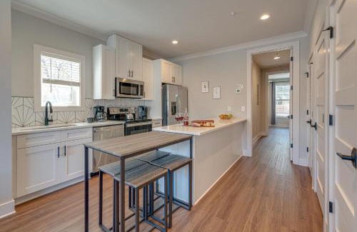 Melrose House | Merry Melrose - Rooftop Patio - 5 Mins to Broadway