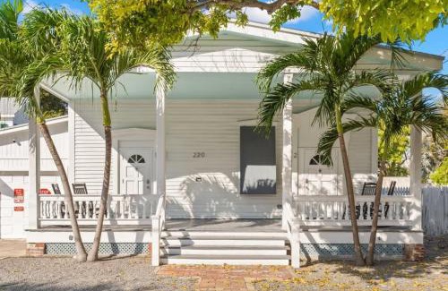 Historic Seaport Apartment | Mesa House, Dos -Unreal Location