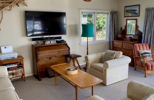 Oakura House | MESSENGER MAGIC A CLASSIC KIWI BACH