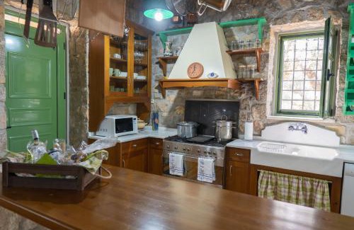 Petrochori House | Messenian Serenity