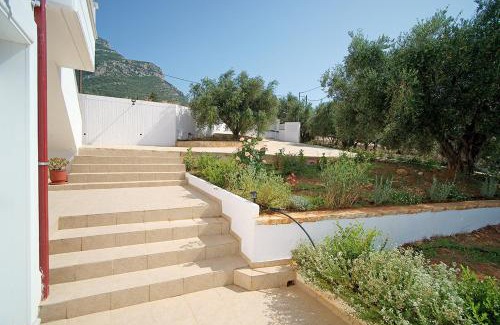 Kiparissia Apartment | Messinian Seaview Retreat