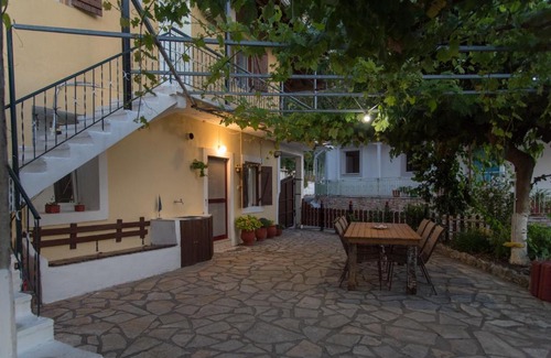 Poros House | metaxas house