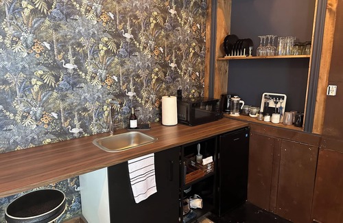 Elora Apartment | Metcalfe Suites - Old Stone Alcove