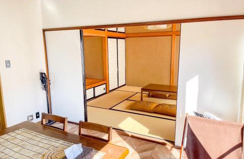 Fujiyoshida Villa | 【MeTeL】窓辺から壮大な富士が拝める。リノベーション済み一等貸し宿泊施設