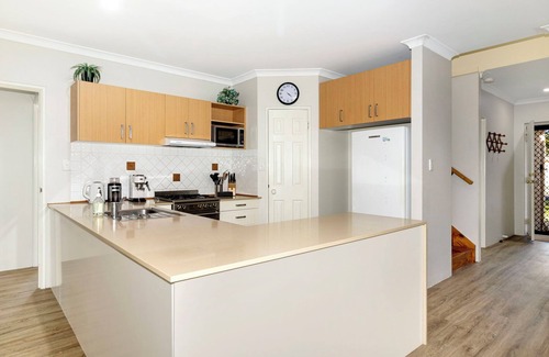 City Of Busselton House | Meters to Beach, Short Walk to Town!