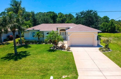 Long Meadow House | Meticulously Maintained Rotonda Pool Home