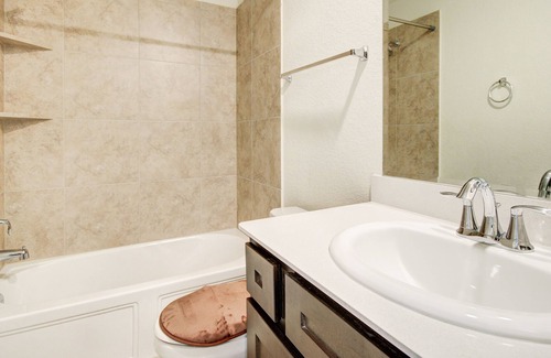 Richmond House | Meticulously-maintained 3-BR Home w/ Backyard - Double Story