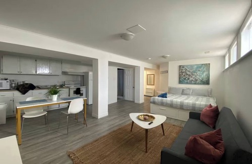Victoria Village Villa | Metro Luxe Stay