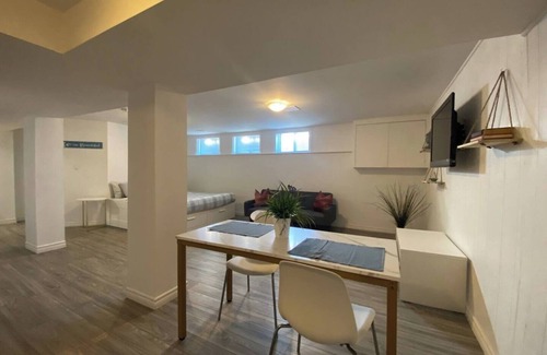 Victoria Village Villa | Metro Luxe Stay