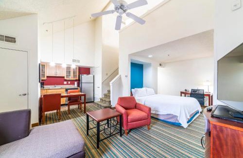 North Mountain Apartment | Metro Phoenix Loft sleeps 6