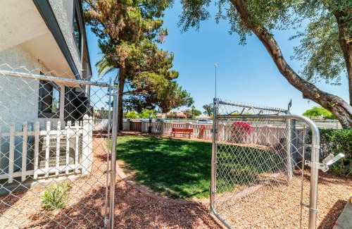 North Mountain Apartment | Metro PHX downstairs STUDIO sleeps 4 ADA Accessible
