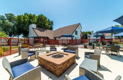 North Mountain Apartment | Metro PHX downstairs STUDIO sleeps 4 ADA Accessible