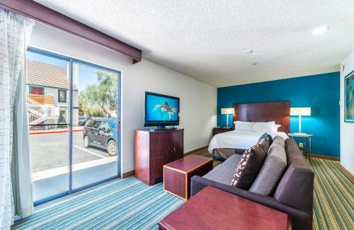 North Mountain Apartment | Metro PHX STUDIO QUEEN sleeps 4 HEATED POOL