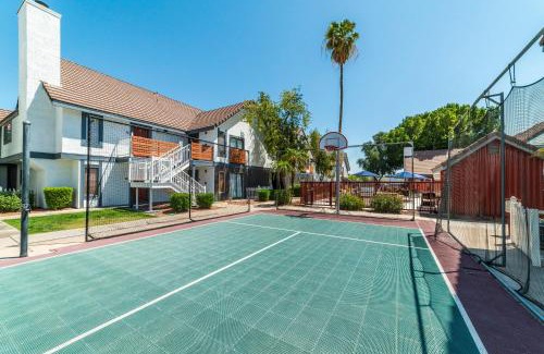 North Mountain Apartment | Metro PHX STUDIO QUEEN sleeps 4 HEATED POOL
