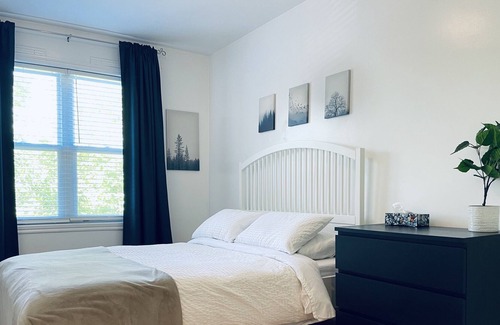 Ahuntsic Apartment | Metro Sauvé - Cosy apartment