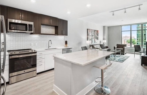 Woodmont Triangle Apartment | Metro to DC |Rooftop Access & Wifi | Downtown Bethesda | by GLS