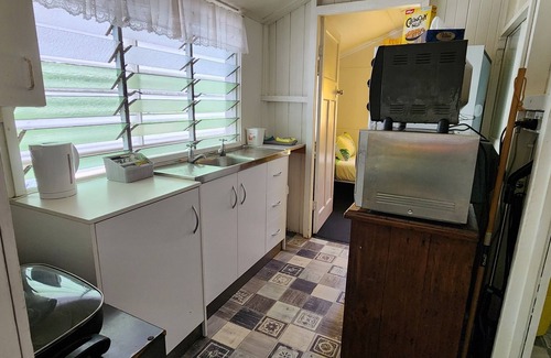 Mount Morgan Cabin | Meyenburg Unit 1 fully self contained, 6 guests, 2 br unit, 1Qb, 1Db, 2 singles