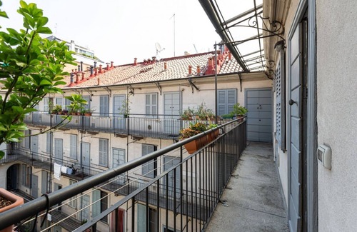 Porta Volta Apartment | Mezzanine studio apartment near Gae Aulenti!