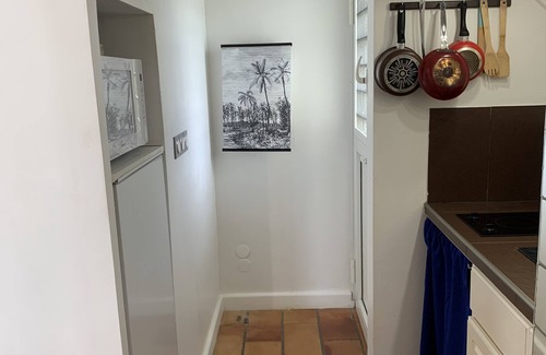 Nettle Bay Apartment | Blue Diamond - studio with beach access
