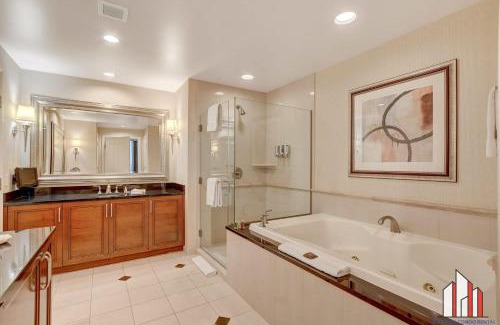 Las Vegas House | MGM Signature-28-820 1Br 2Ba F1 Pits View Balcony