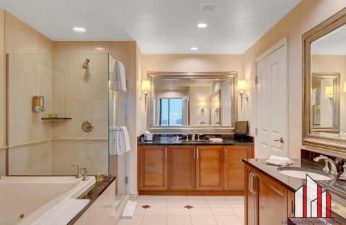 Las Vegas House | MGM Signature-29-602 1Br 2Ba Balcony Jacuzzi Suite