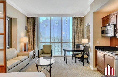 Las Vegas Condo | MGM Signature-34-819 F1 Track & Strip View Studio