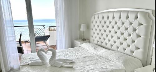 Sitio de Calahonda Apartment | MI CAPRICHO B16 Beachfront Apartment