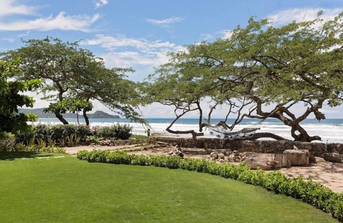 Playa Colorado House | Mi Casa Soñada (Spacious Beachfront House and Studio)