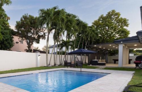 Ludlam Villa | Miami Getaway Heated Pool Villa with Mini Golf & BBQ