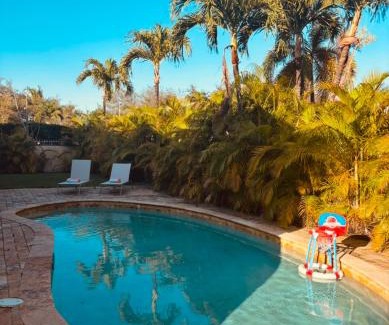 Reddick Villa | MIAMI LUX Villa 4BR FREE parking, Pool, Jacuzzi, Near Airport
