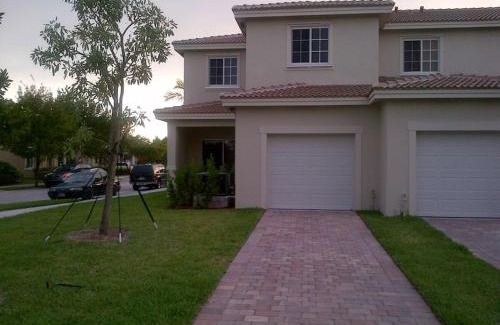 Naranja House | Miami VACATION House Cribkeys