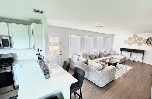 New Caney House | Miblala’s Sweet Home near Bush airport, Big River Water Park