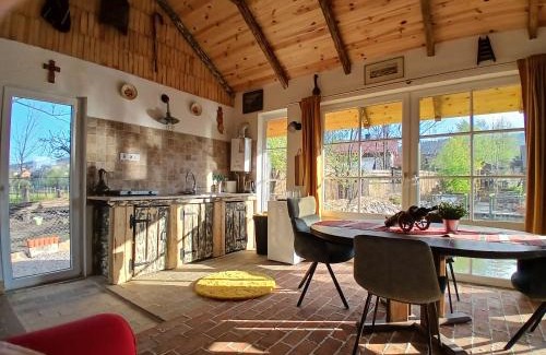 Campulung Moldovenesc House | Mica fermă veselă