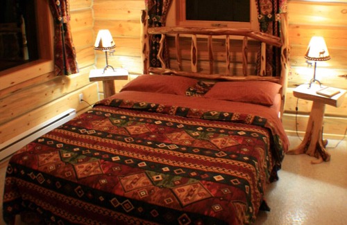 Tete Jaune Cache Hotel | Mica Mountain Lodge & Mica at Mt Robson Park, near Jasper National Park