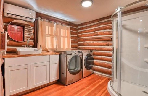 Colorado Springs Villa | Micah Log Cabin In The Woods with Hot Tub!