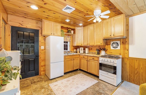 Biglerville Cabin | Michaux Forest Retreat