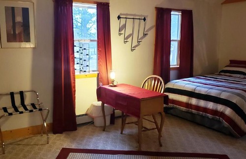 Hill City House | Mickelson Trail Treehouse Suite in the heart of the beautiful Black Hills