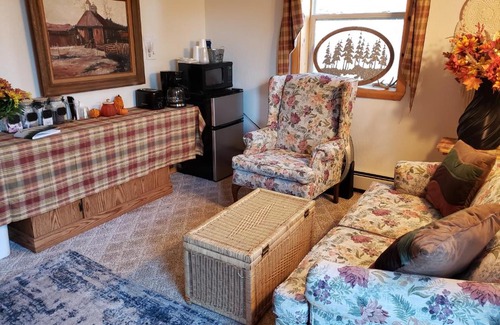Hill City House | Mickelson Trail Treehouse Suite in the heart of the beautiful Black Hills