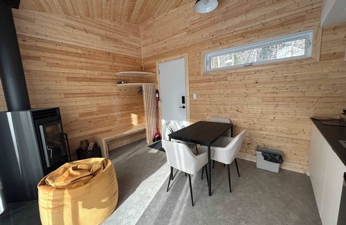 Notre-Dame-Auxiliatrice-de-Buckland Ski Chalet | Micro-Cabine in the Mountains - Solstice 5